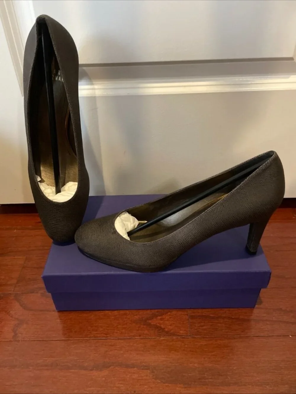 Stuart Weitzman Blog In Gary Women's High-Heel Pump Shoes - Picture 6 of 8